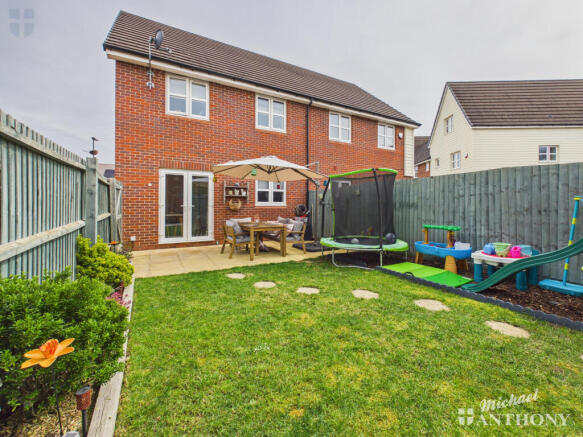 CAM03852G0-PR0625-STILL009