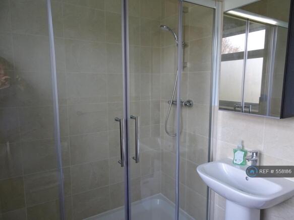 Room 1: Ensuite