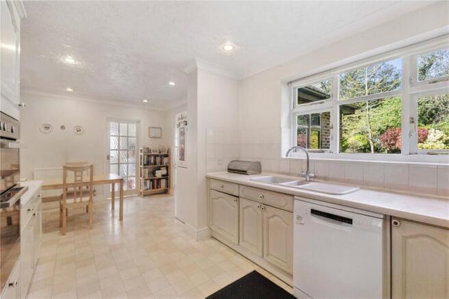 Kitchen/B'fast Room