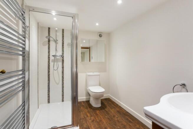 En suite shower