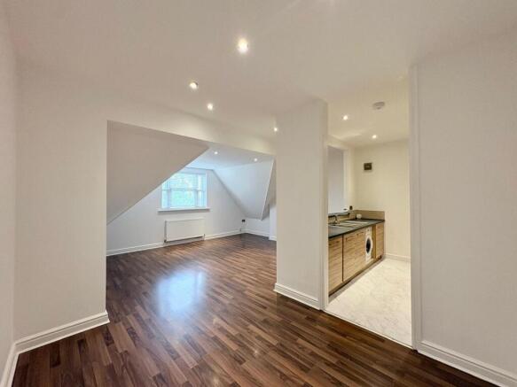 2 bed Flat to rent Image 6