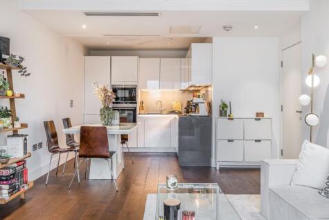 Central Avenue, Fulham, London, SW6
