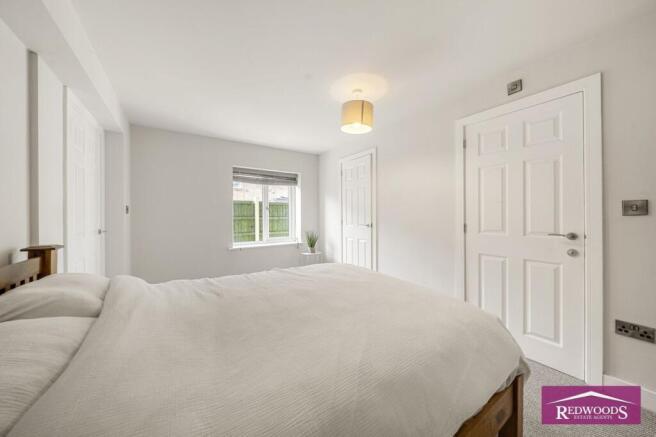 4 bed Link Detached House for sale Image 4