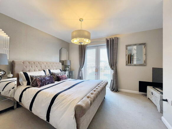 4 bed Detached for sale Image 9
