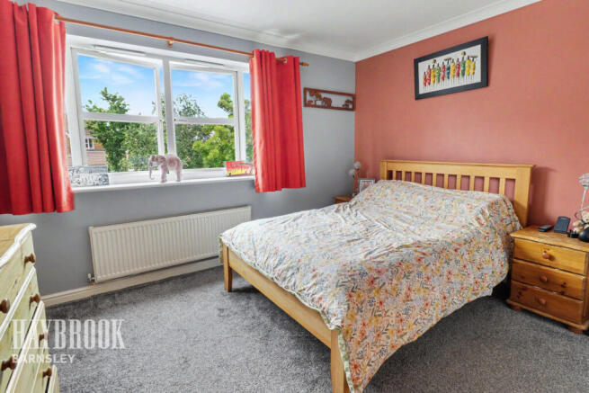 4 bed Detached for sale Image 8
