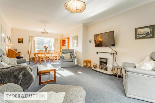 5 bed Detached for sale Image 8