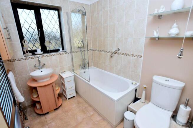 FAMILY BATHROOM