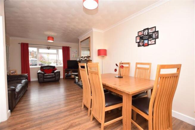 LIVING/DINING ROOM