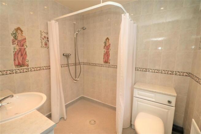 EN-SUITE WET ROOM