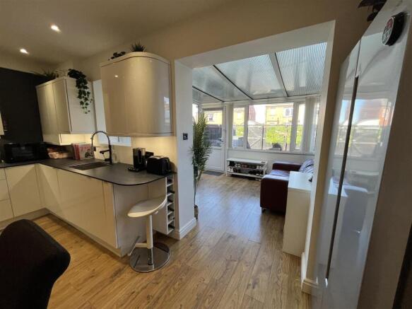 3 bed Terraced for sale Image 7