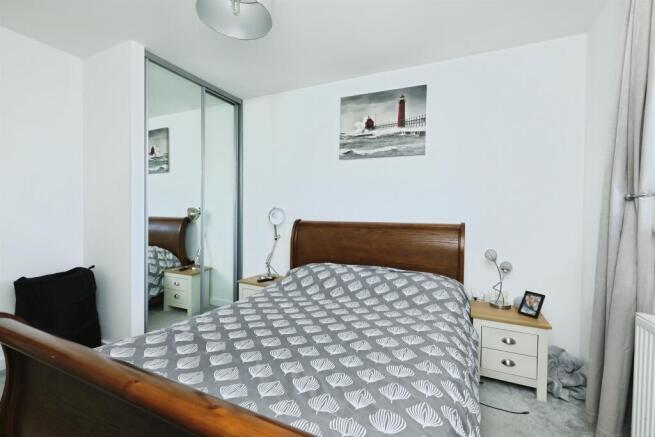 2 bed Flat for sale Image 9