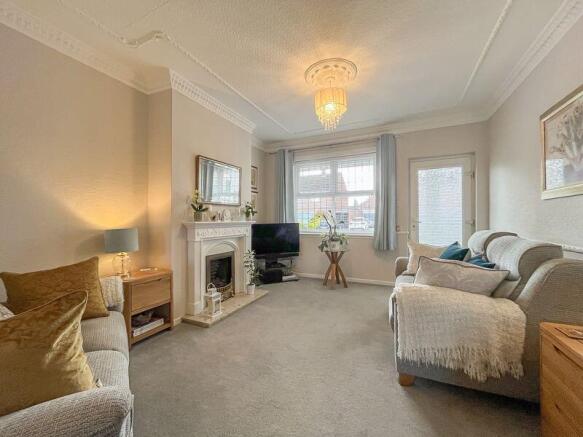 LIVING ROOM/DINER