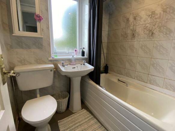 5 bed Semi-Detached for sale Image 11
