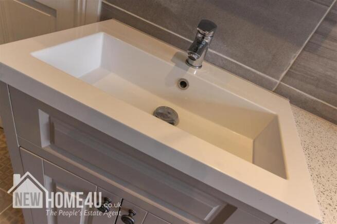 FAMILY BATHROOM: