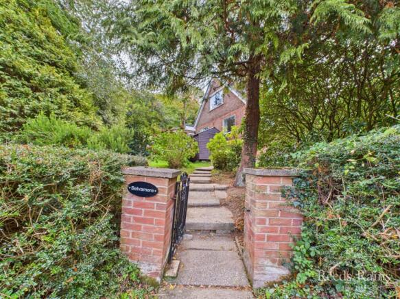 4 bed Detached for sale Image 8