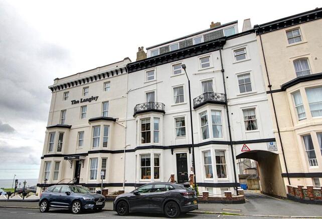 2 bed Flat for sale Image 11