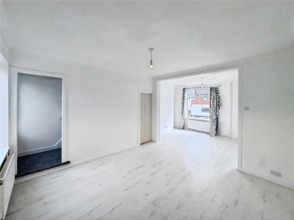 3 bed Terraced to rent Image 5