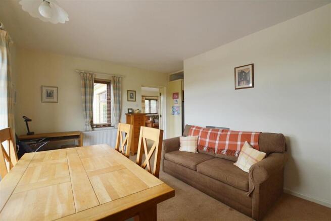 dining room...JPG