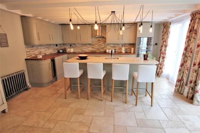 3. Kitchen.JPG