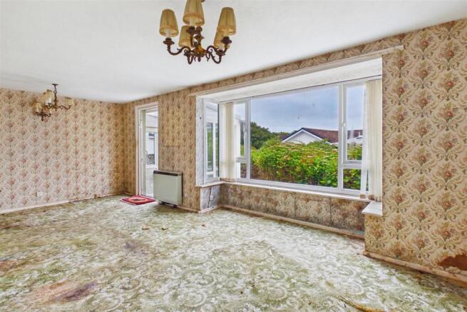 Lounge & Bay Windows