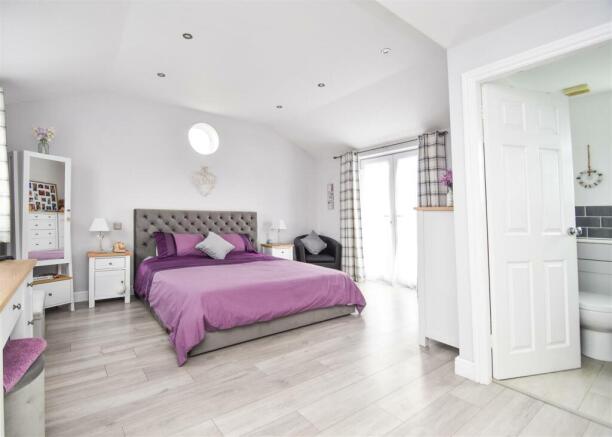 76 Chillington Drive - Principal Suite.jpg