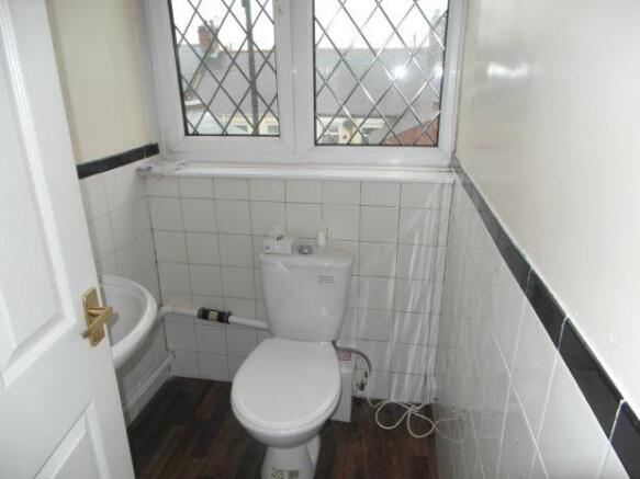 FIRST FLOOR LANDING