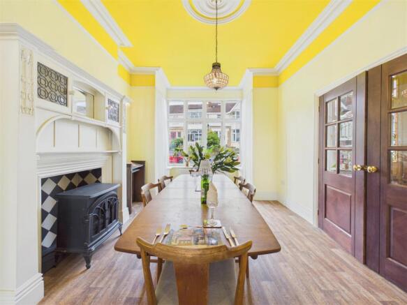 4 bed House for sale Image 11