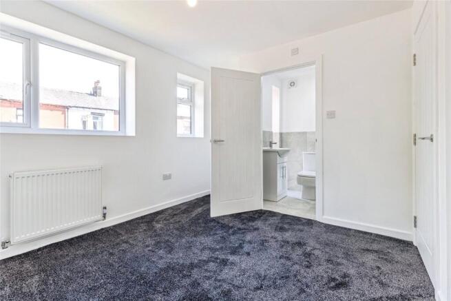 4 bed Detached for sale Image 11