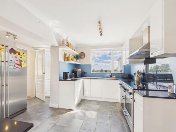 3 bed Semi-Detached for sale Image 6