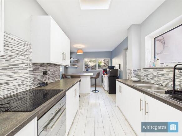 4 bed Semi-Detached for sale Image 6