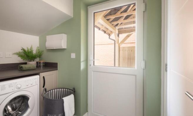 Dandara - The Springs - The Frogmore, Home 10