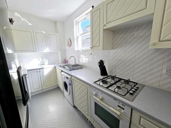 2 bed Flat for sale Image 4