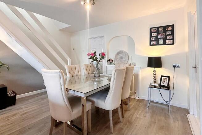 Living Room / Dining