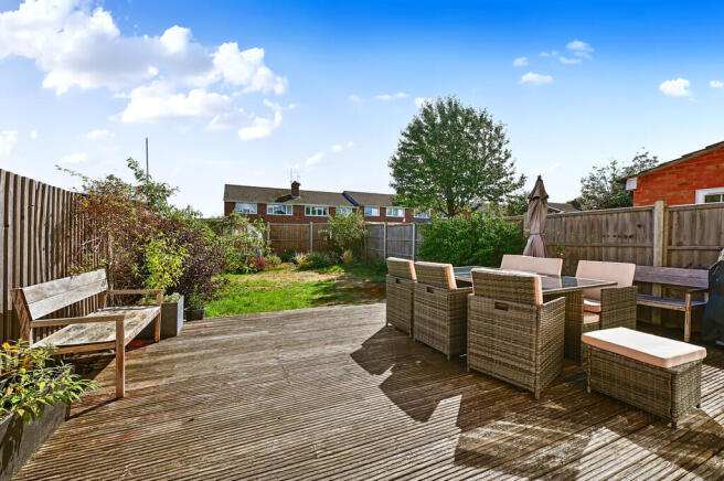 1 Selborne Close ...