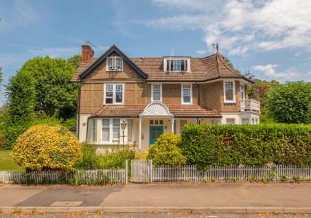 Flat 6 Swallowfields House, 34 Lovelace Gardens, Surbiton, Surrey, KT6 6SD