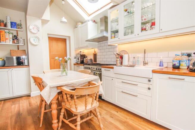 EXTENDED FITTED KITCHEN / BREAKFAST ROOM