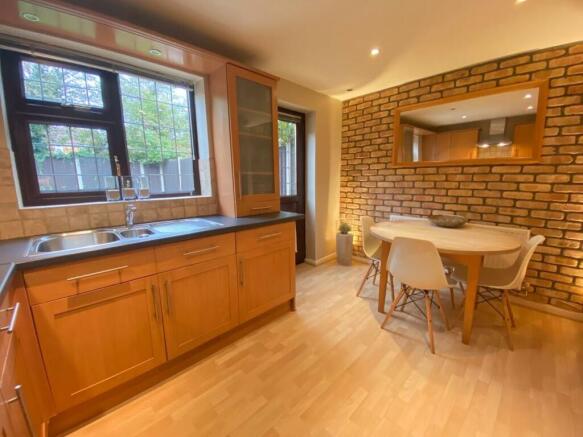 KITCHEN DINER