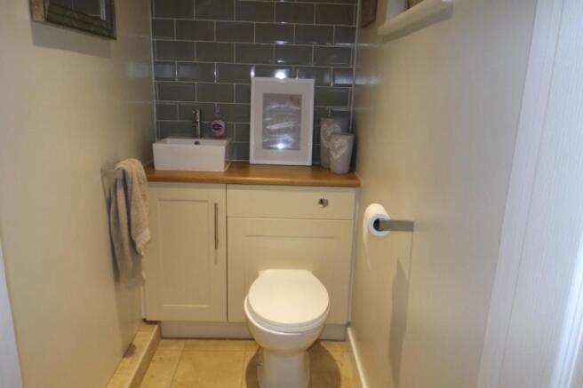 G-F CLOAKROOM
