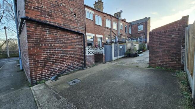 3 bed House to rent Image 9