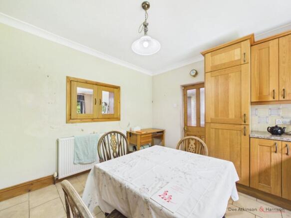 4 bed Detached for sale Image 11