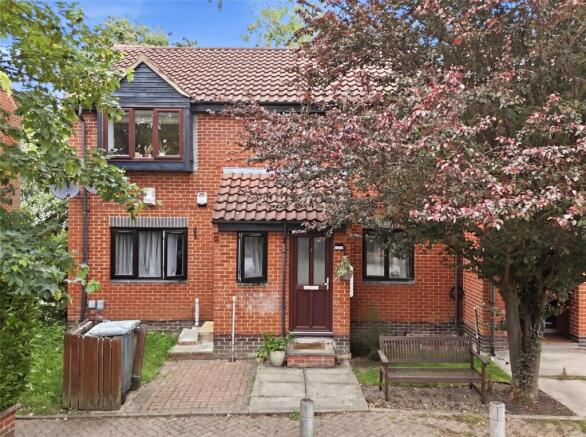 2-bed flat on Greencroft Close, London, £300,000