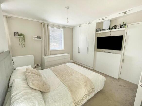 3 bed Semi-Detached for sale Image 6