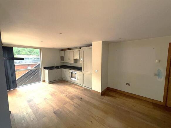 OPEN PLAN LOUNGE/KITCHEN