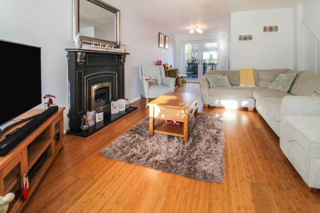 Lounge/Dining Room