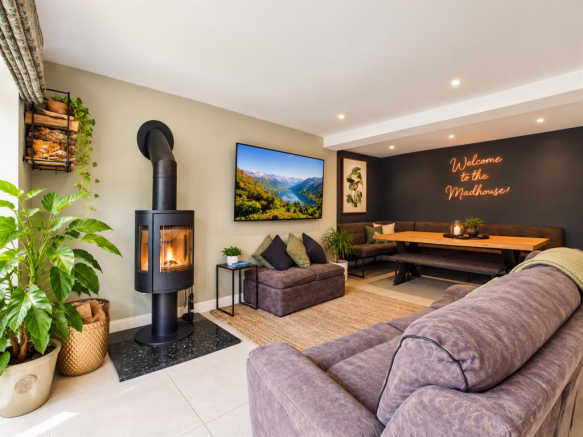 OPEN PLAN KITCHEN/ LIVING ROOM