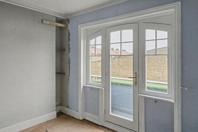 19 Greyhound Mansions, Greyhound Road, Barons Court, London, W6 8NY