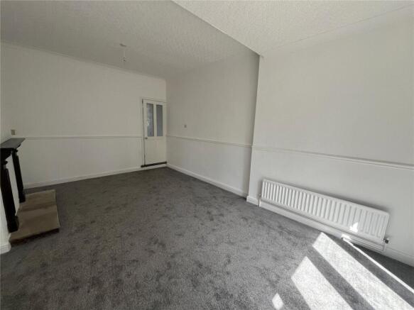 3 bed Terraced to rent Image 4