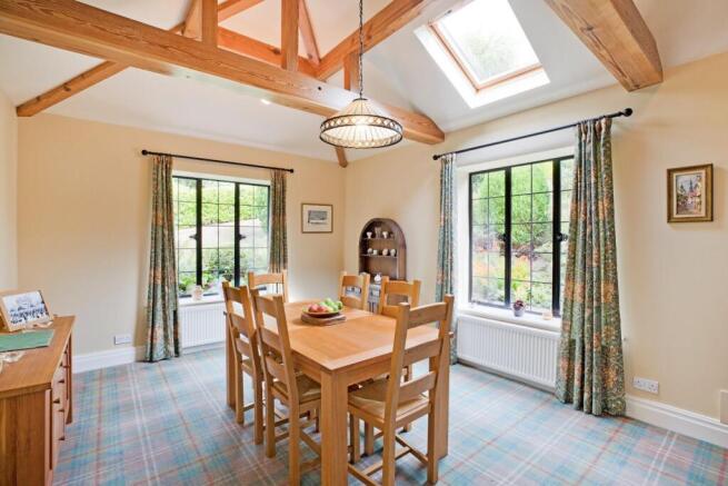 5 bed Detached for sale Image 6