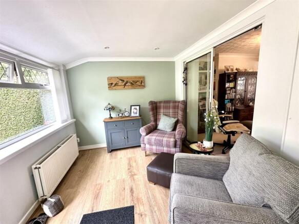 LIVING/DINING ROOM