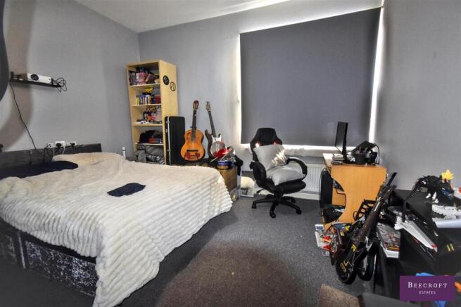 2 bed Flat for sale Image 4